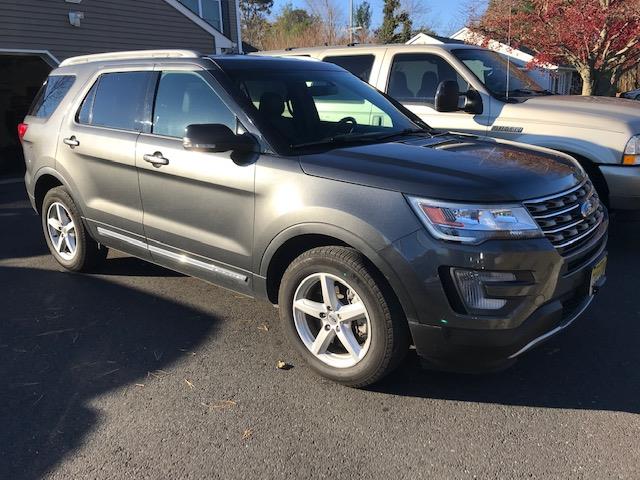 Amazing Deal On This Pristine Condition 2017 Ford Explorer Xlt Awd Suv Gorgeous Graphite Gray Exterior With Black Leather Interior