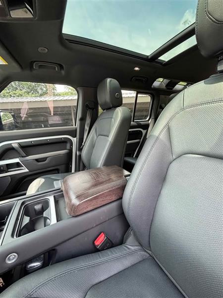 2024 Land Rover Defender for sale in Farmington Hills, Michigan