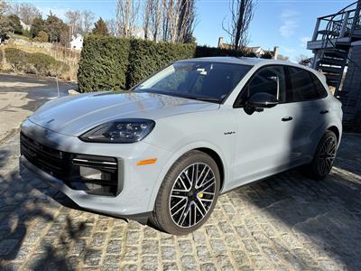 2025 Porsche Cayenne E-Hybrid lease in Darien,CT