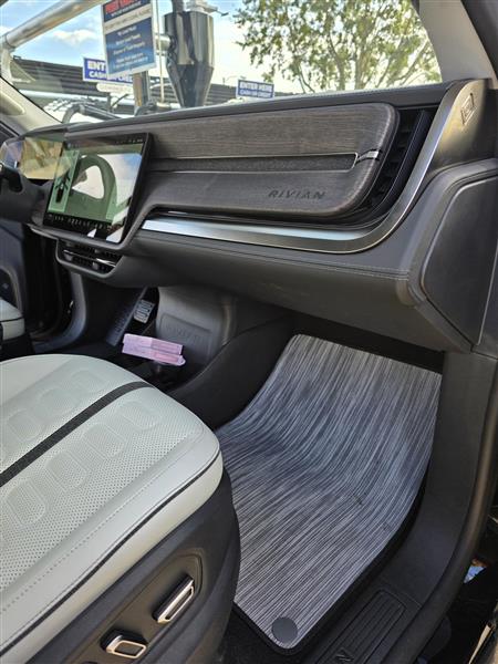 2025 Rivian R1S for sale in Dade City, Florida