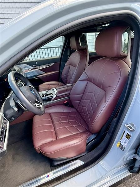 2025 BMW i7 for sale in Melville, New York
